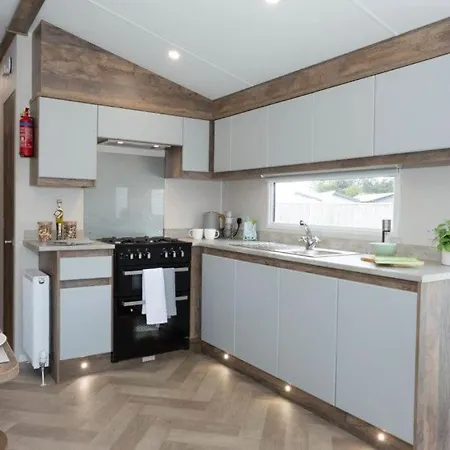 Holiday home Lakefront 5 Star Country Park Private Fishing Free Parking 1 *