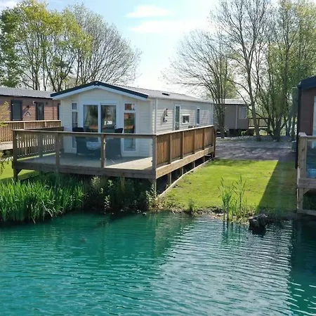 度假居 Lakefront 5 Star Country Park Private Fishing Free Parking 1