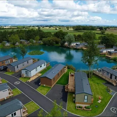 Lakefront 5 Star Country Park Private Fishing Free Parking 1 Holiday home