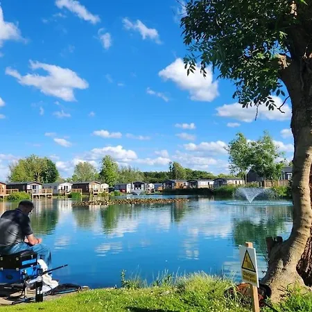 Holiday home Lakefront 5 Star Country Park Private Fishing Free Parking 1 Malton