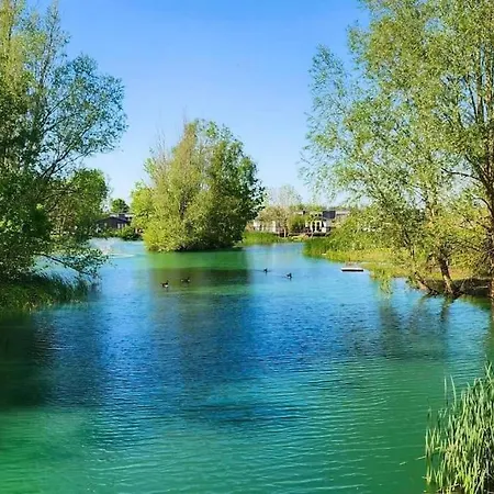 Lakefront 5 Star Country Park Private Fishing Free Parking 1 Holiday home *
