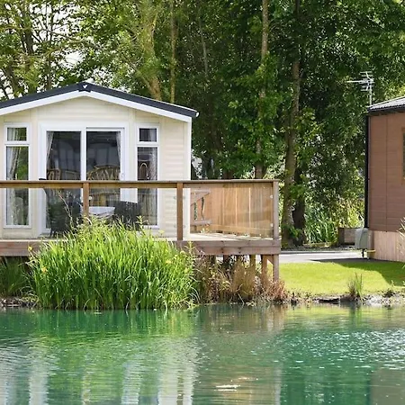 Lakefront 5 Star Country Park Private Fishing Free Parking 1 *