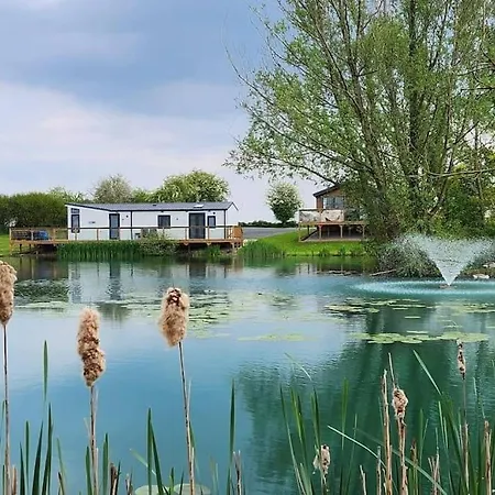 Lakefront 5 Star Country Park Private Fishing Free Parking 1 * 马尔顿