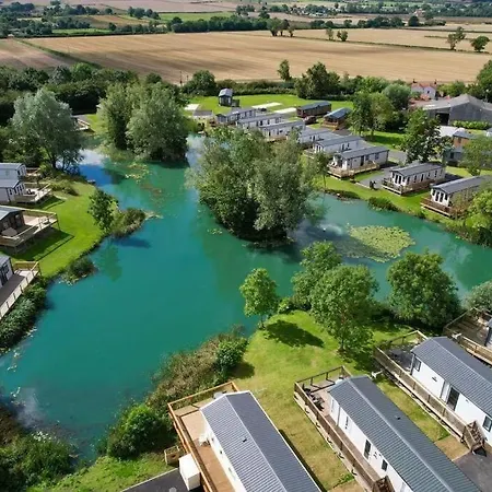 Lakefront 5 Star Country Park Private Fishing Free Parking 1 Holiday home