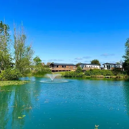 Lakefront 5 Star Country Park Private Fishing Free Parking 1 *