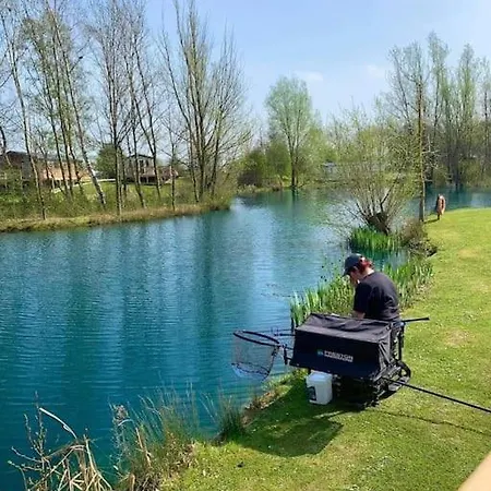 度假居 Lakefront 5 Star Country Park Private Fishing Free Parking 1